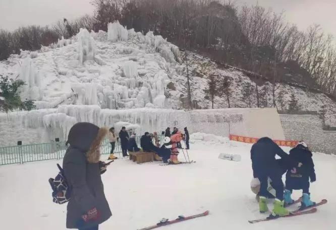丹东玩冰雪地方,丹东北黄海温泉小镇攻略