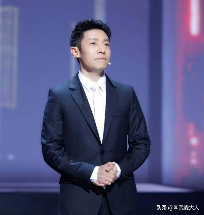 情路坎坷撒贝宁：经5段恋情，初恋比章子怡好看，洋媳妇身价上亿