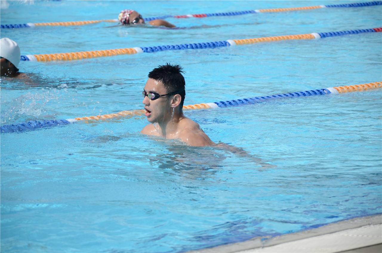 宁泽涛室内高尔夫,宁泽涛参加高尔夫中国公开赛