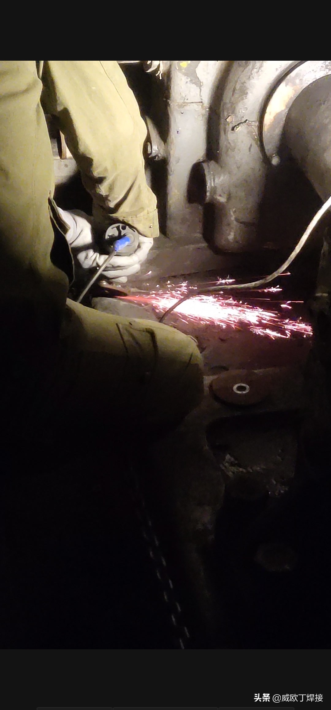 铸铁电机底座断裂,铸铁机械开裂修复