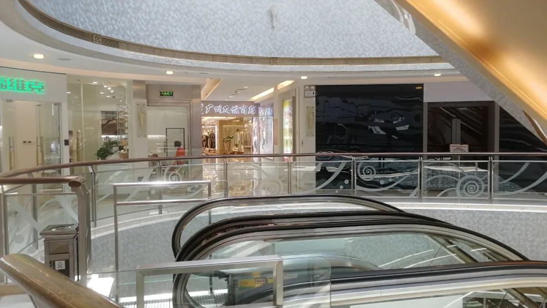 痛心!昔日爱马仕变发廊,这个顶奢商场还有救吗?