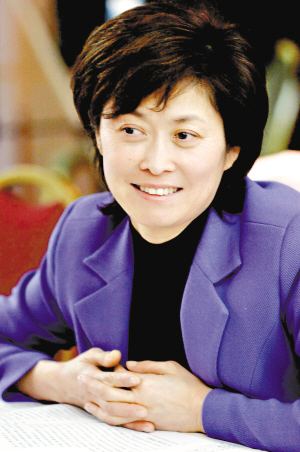 央视主持人敬一丹结过几次婚,敬一丹26岁嫁亿万富翁现如今怎样