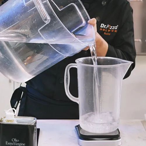 和面发酵后很粘,和面面团里都是气泡