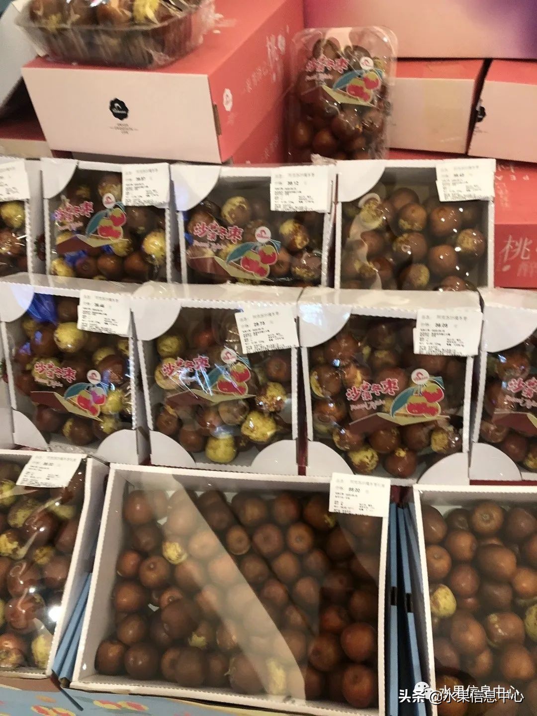 中秋节前，走访两家水果零售店，水果标准化在这里体现的淋漓尽致