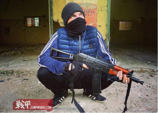 俄罗斯街头爱国,俄罗斯人喜欢三叶草