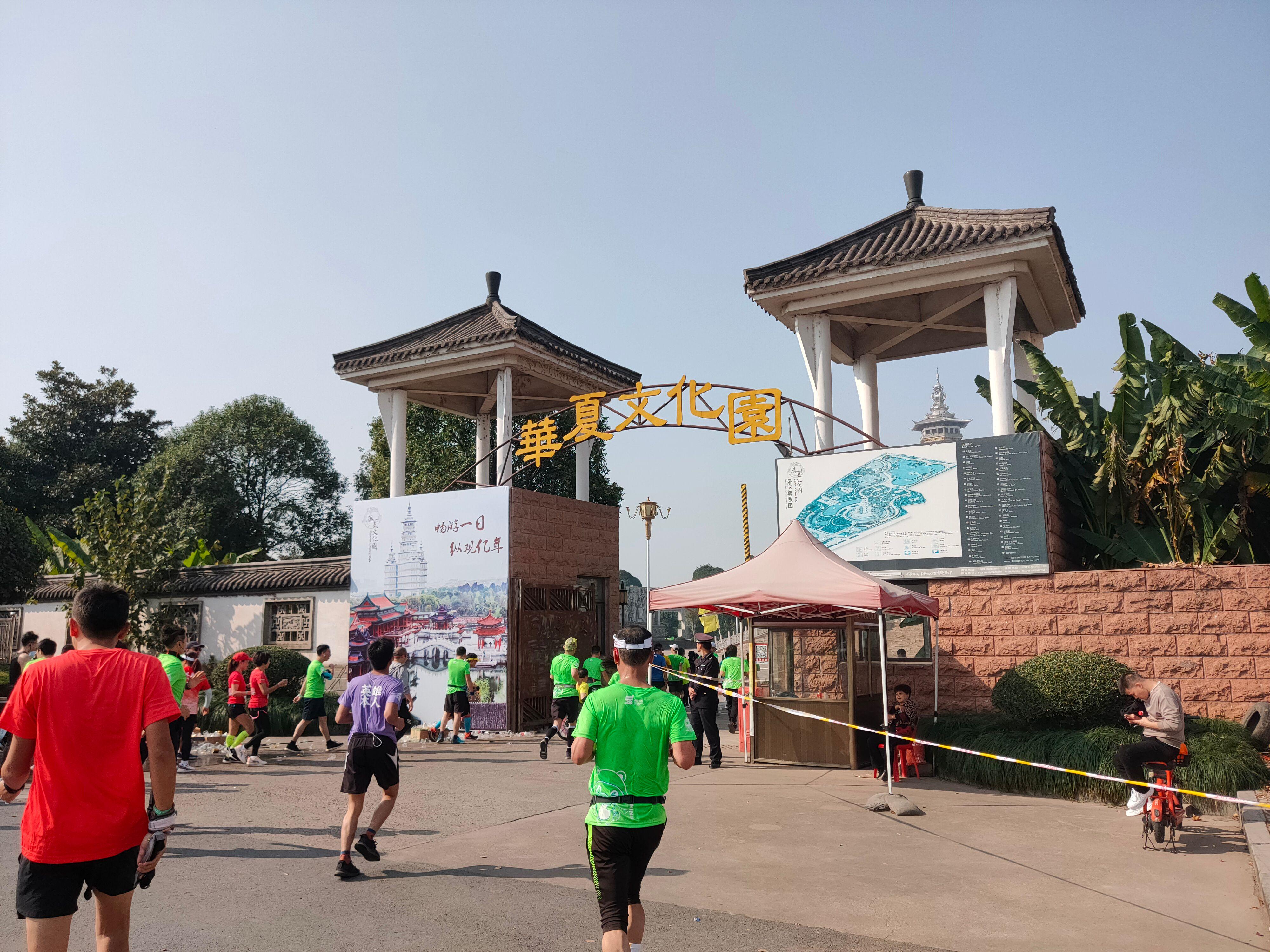 首个全马2022年超燃视频,横店马拉松2023全马颁奖直播