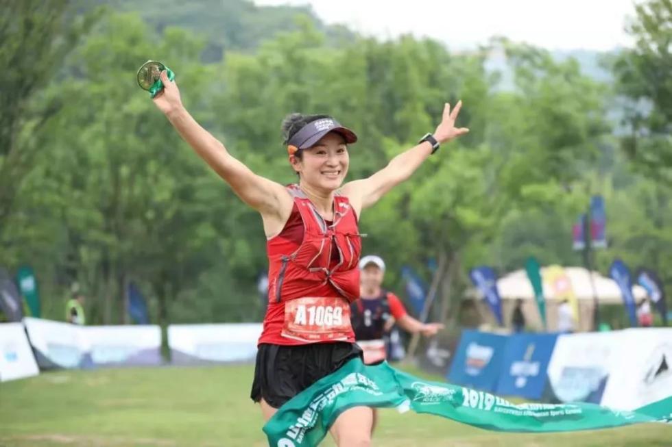 这三个跑步女神太牛了！连续26小时，在杭州西湖的群山里跑了100+公里