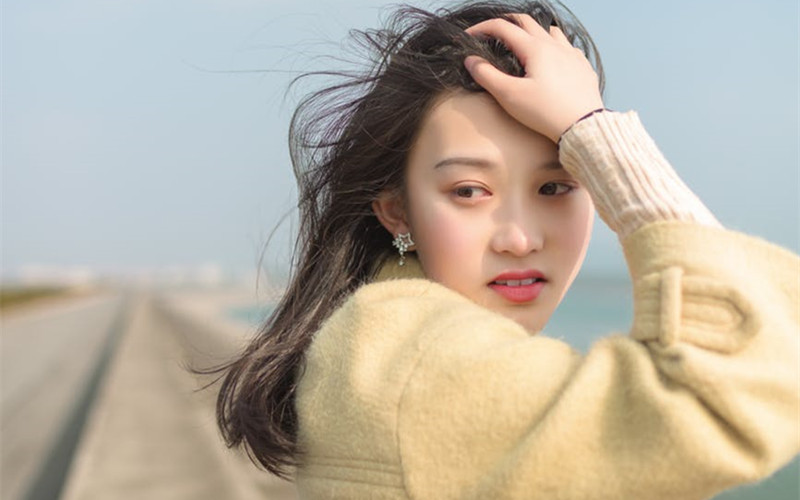 “交往2个月，消费2万元，女友嫌我小气，该分手吗？”