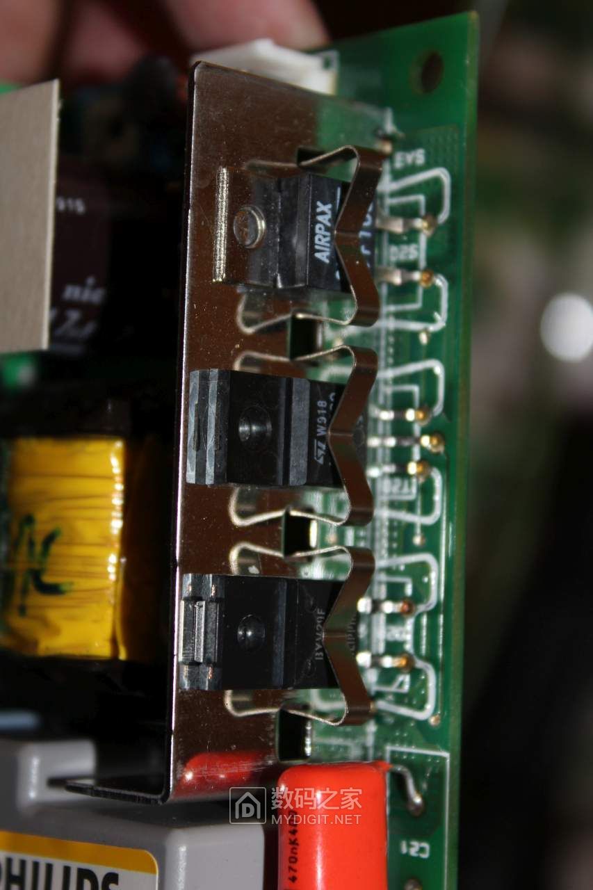 都是钽电容惹的祸：拆修宝施玛（Proxima）3LCD投影机三无故障