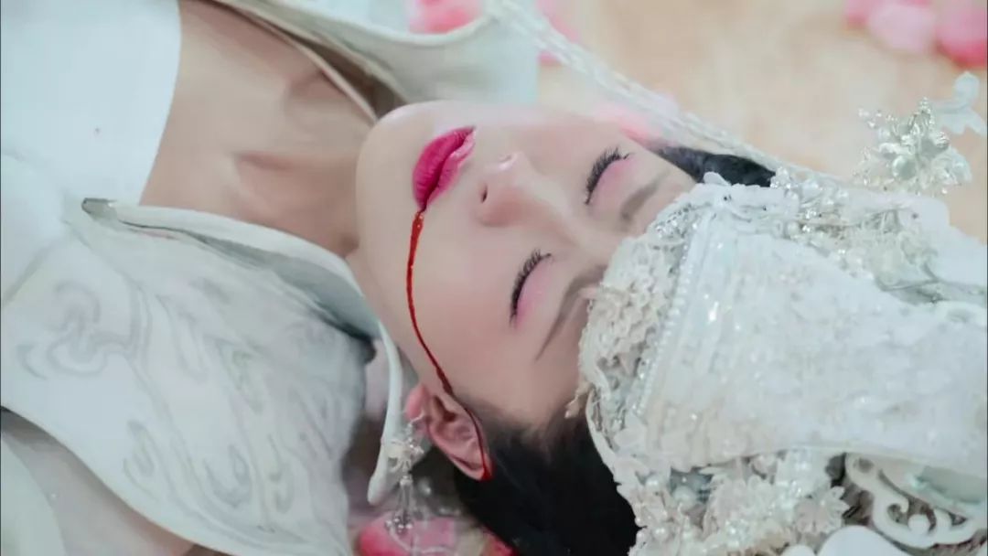 影视剧里吐血用的血是什么,影视剧被剑刺中腹部会吐血吗