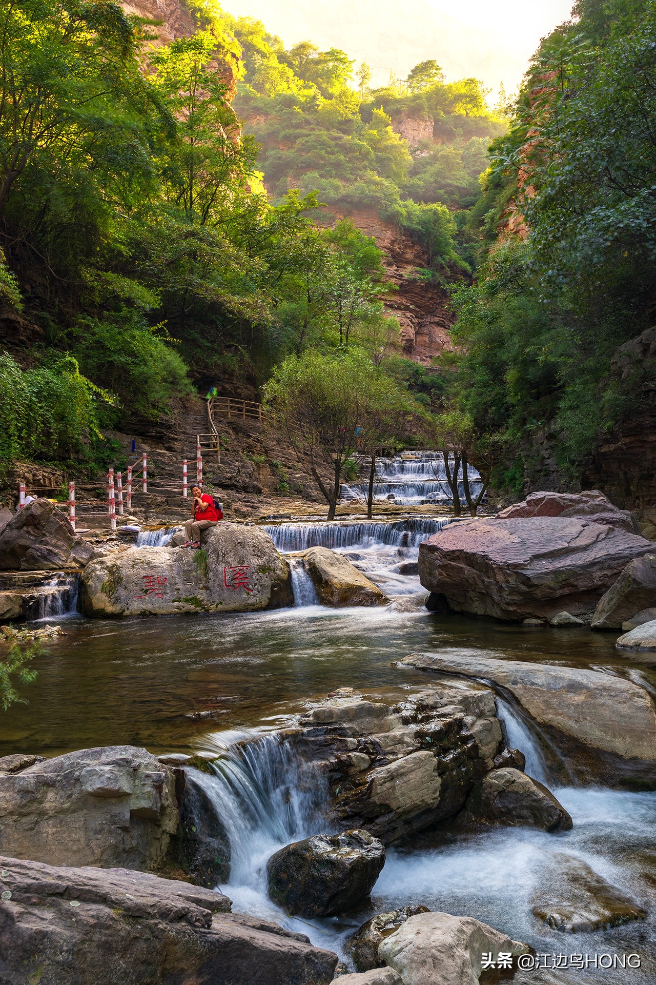 溪水潺潺心旷神怡,美景溪水潺潺