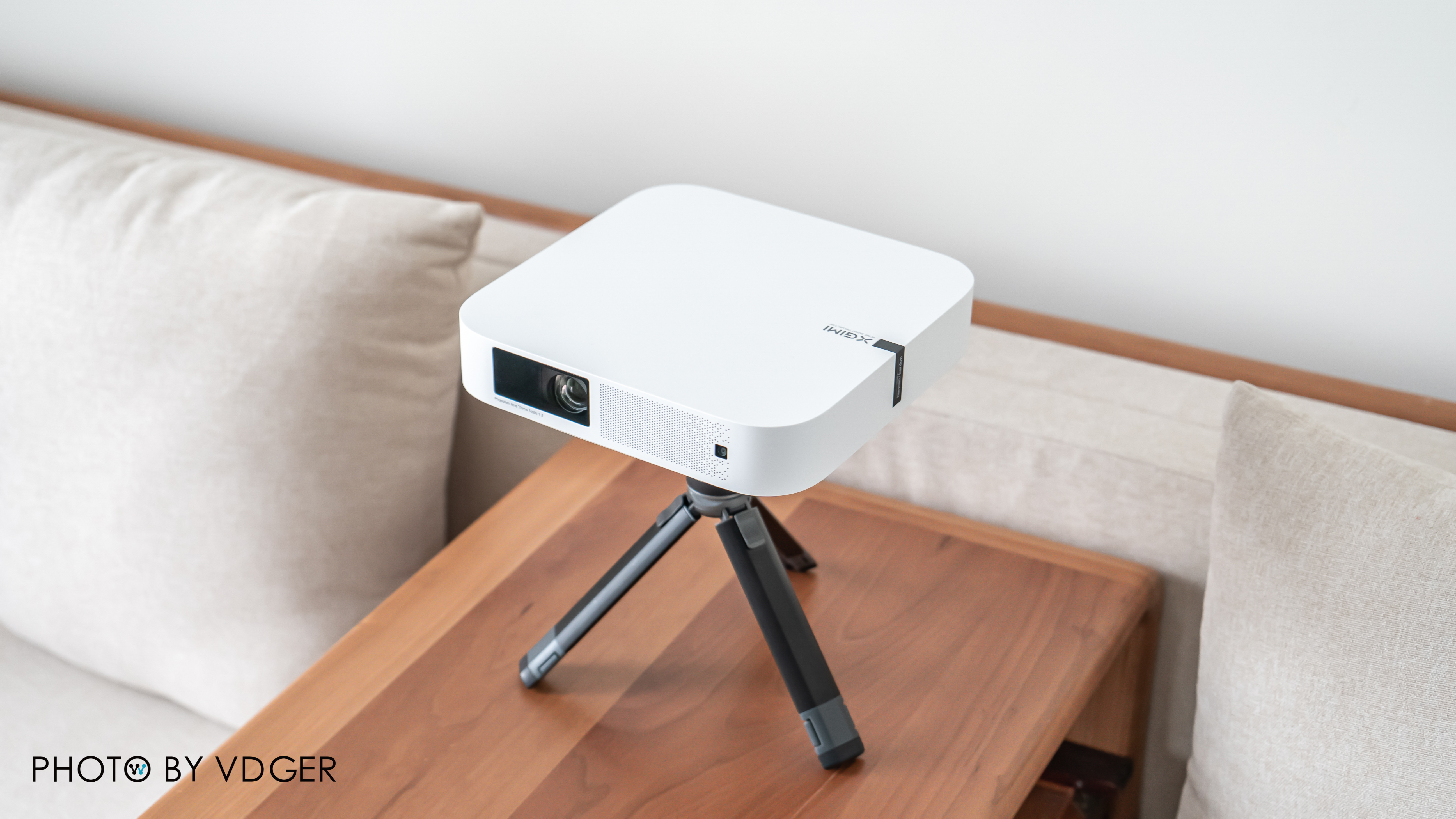 极米z6x第四代投影仪家用投影机,米家投影仪2对比极米newz6x