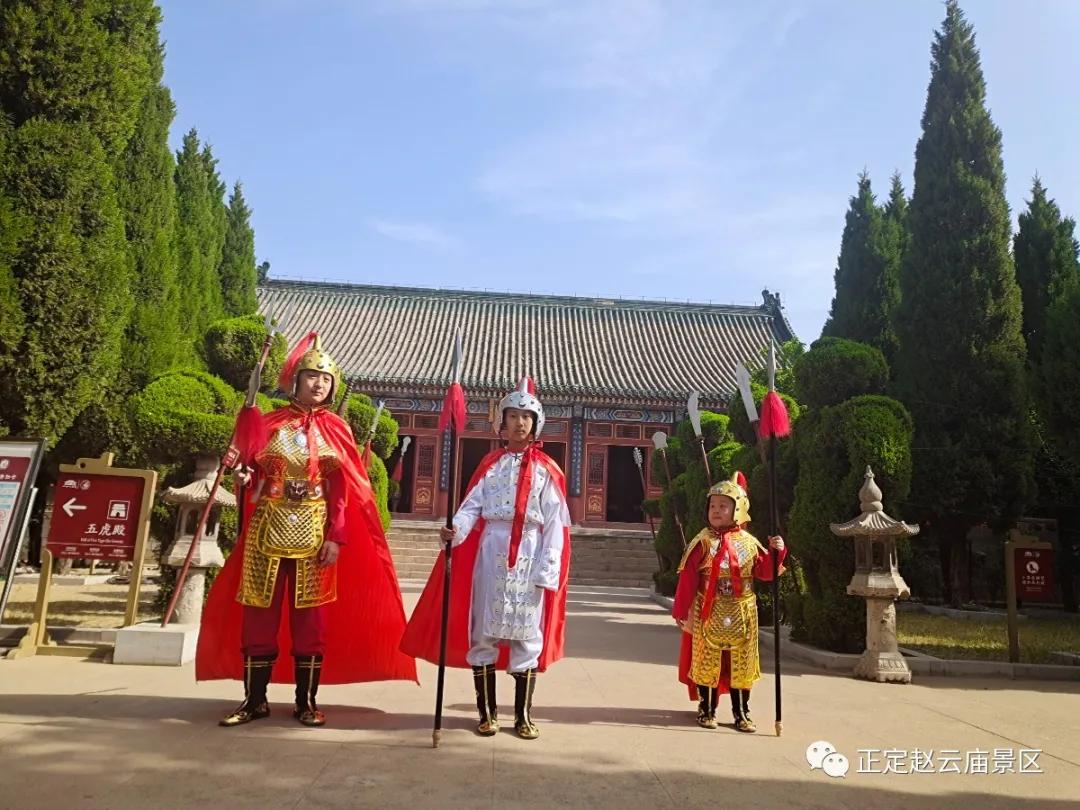 给备战高考的莘莘学子们加油助威,为莘莘学子助威高考