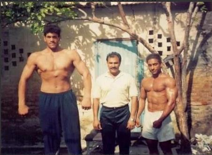 wwe巨人卡里最萌身高差,印度巨人卡里