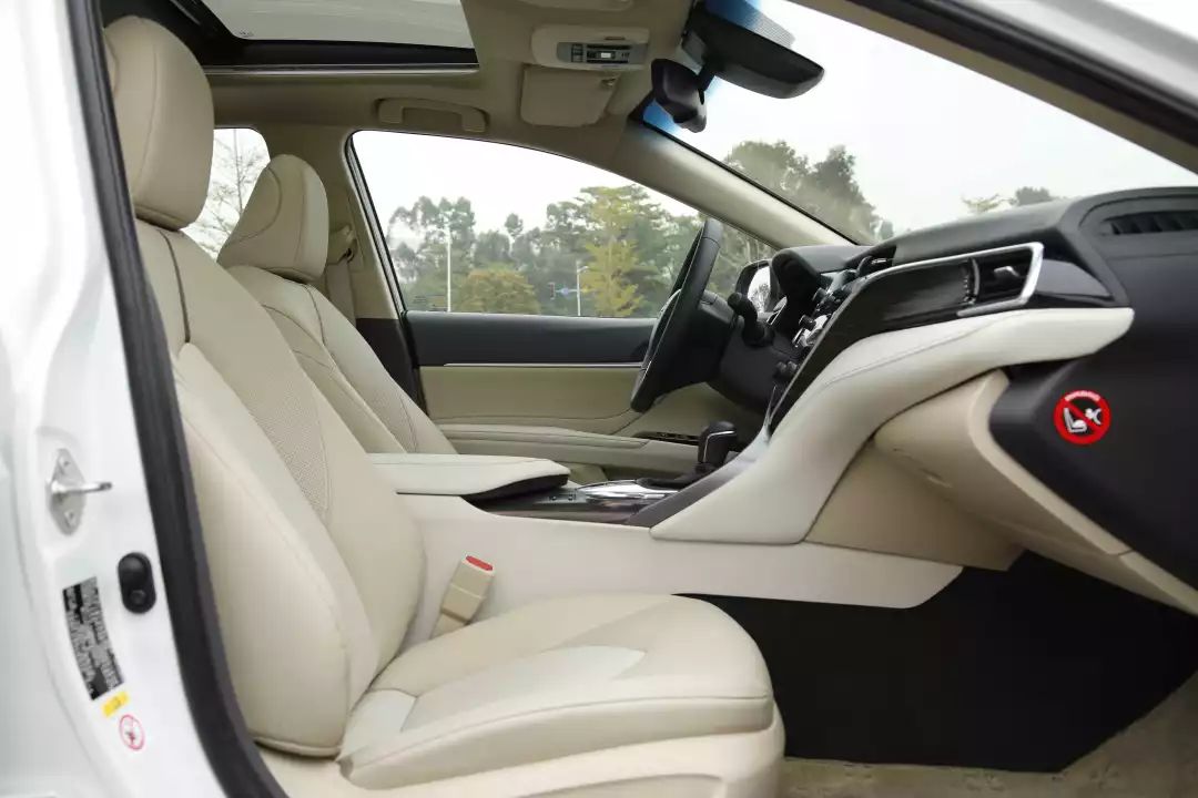 凯美瑞双擎适合长途自驾吗,卡罗拉双擎和凯美瑞双擎哪个省油