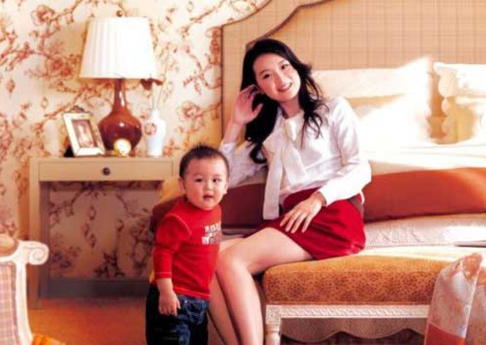 给婆婆洗脚被婆婆脚踢倒,给婆婆洗脚还被打