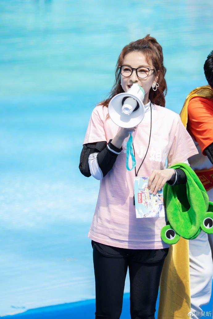 吴昕主持节目被质疑,吴昕被质疑完整视频