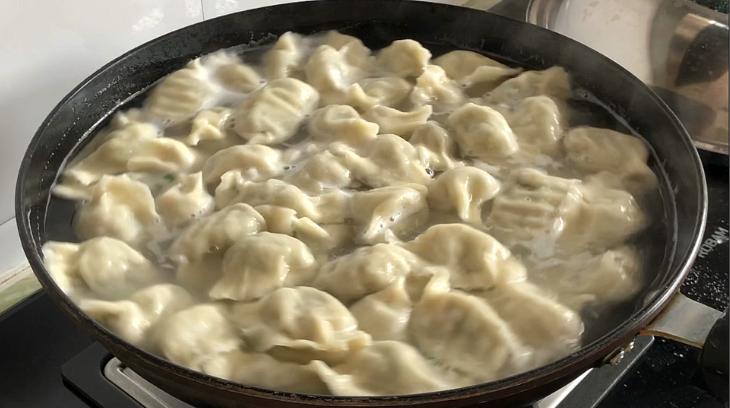 煮饺子时用大火还是中火煮,煮饺子是用冷水还是用开水下锅