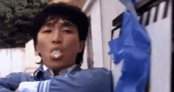 足球场为什么球员要吐口水,足球场上为什么球员乱吐痰