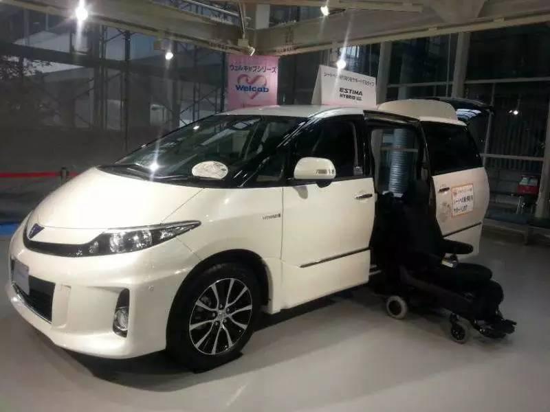 福祉车出行利器是什么样的？可供行动不便的老人使用