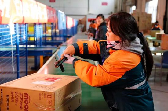 全国首票跨境医药电商产品顺畅通关来自日本的止痛膏贴