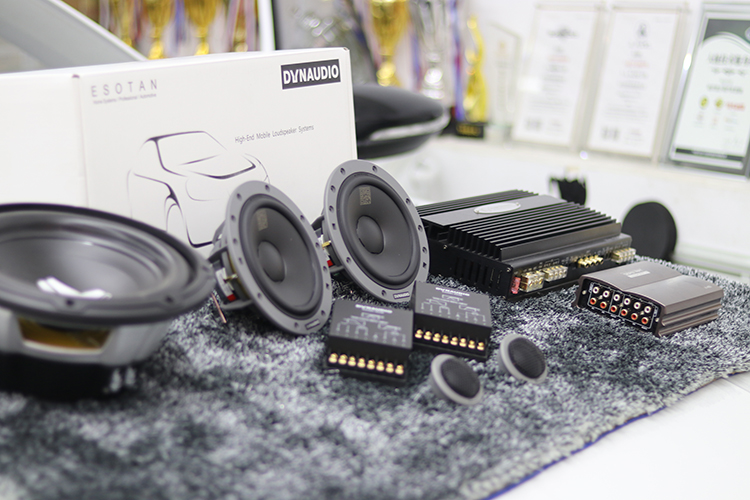 哈尔滨香坊汽车音响改装,哈尔滨汽车音响改装效果图