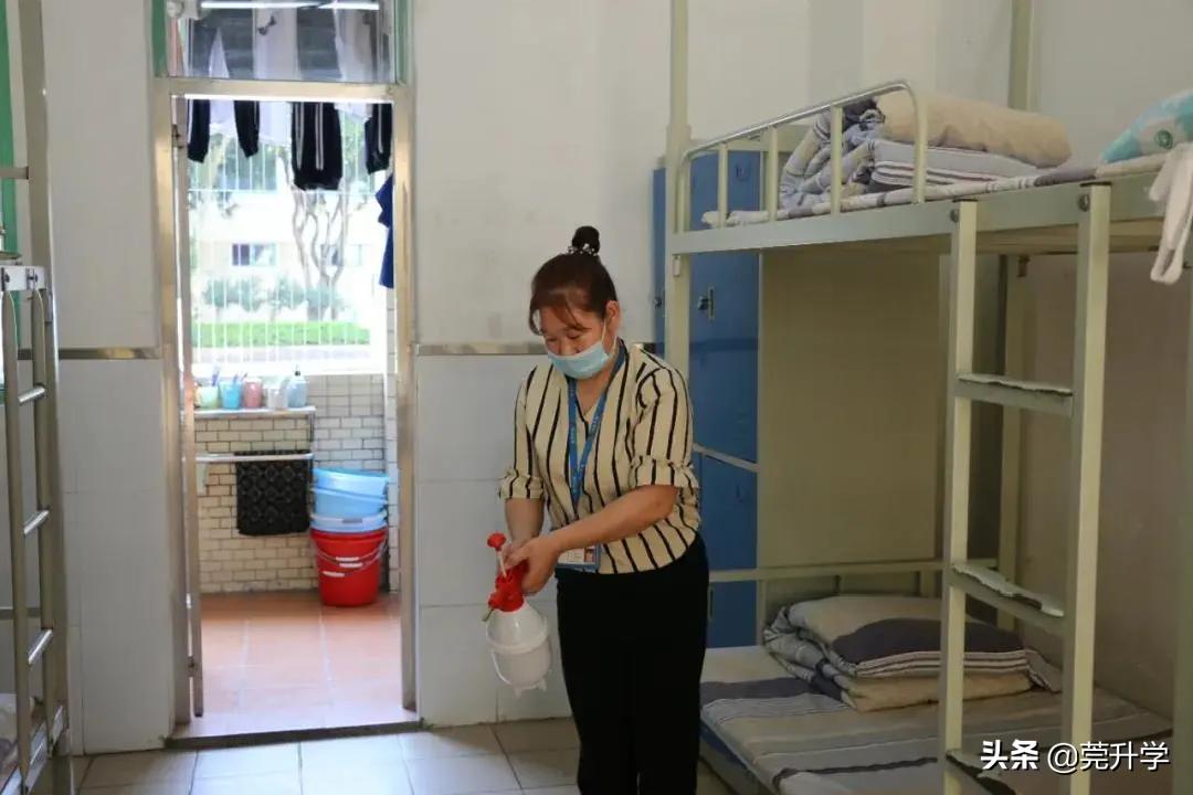 东华中学宿舍视频,东莞东华中学宿舍图片