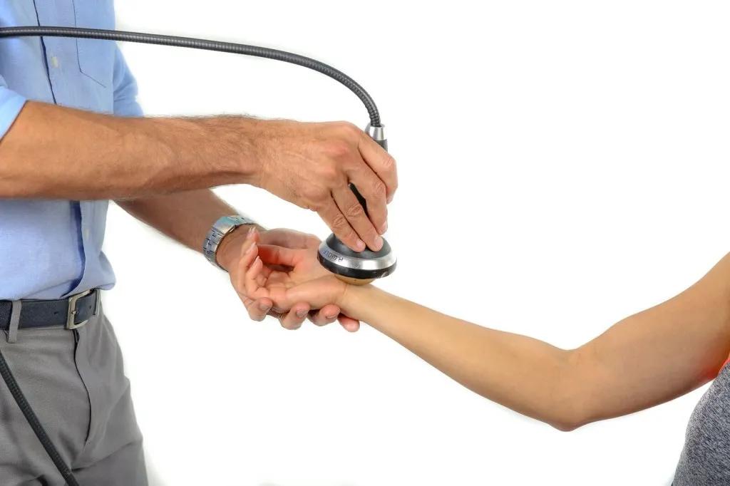 为什么得腱鞘炎的都是女性,中年女性易得腱鞘炎的原因