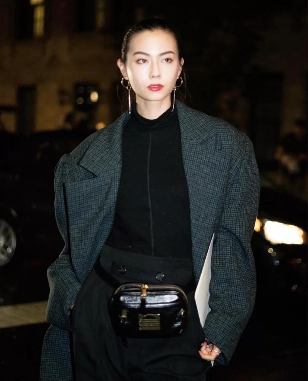 日本小野模突然爆火，*服私**穿搭也超出众，女大佬形象太抢眼