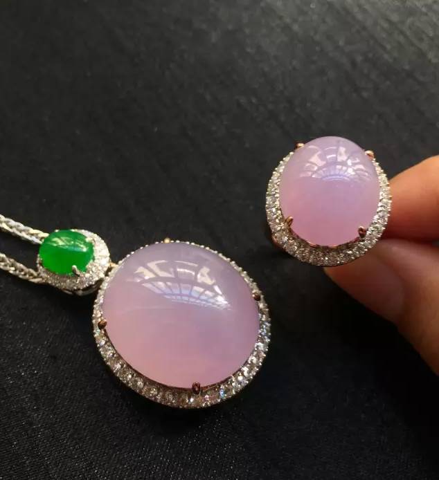 蓝底紫罗兰翡翠,粉紫罗兰和蓝紫色翡翠哪个更值钱