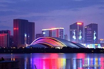 一座城一首诗一幅画,一座城一首诗视频