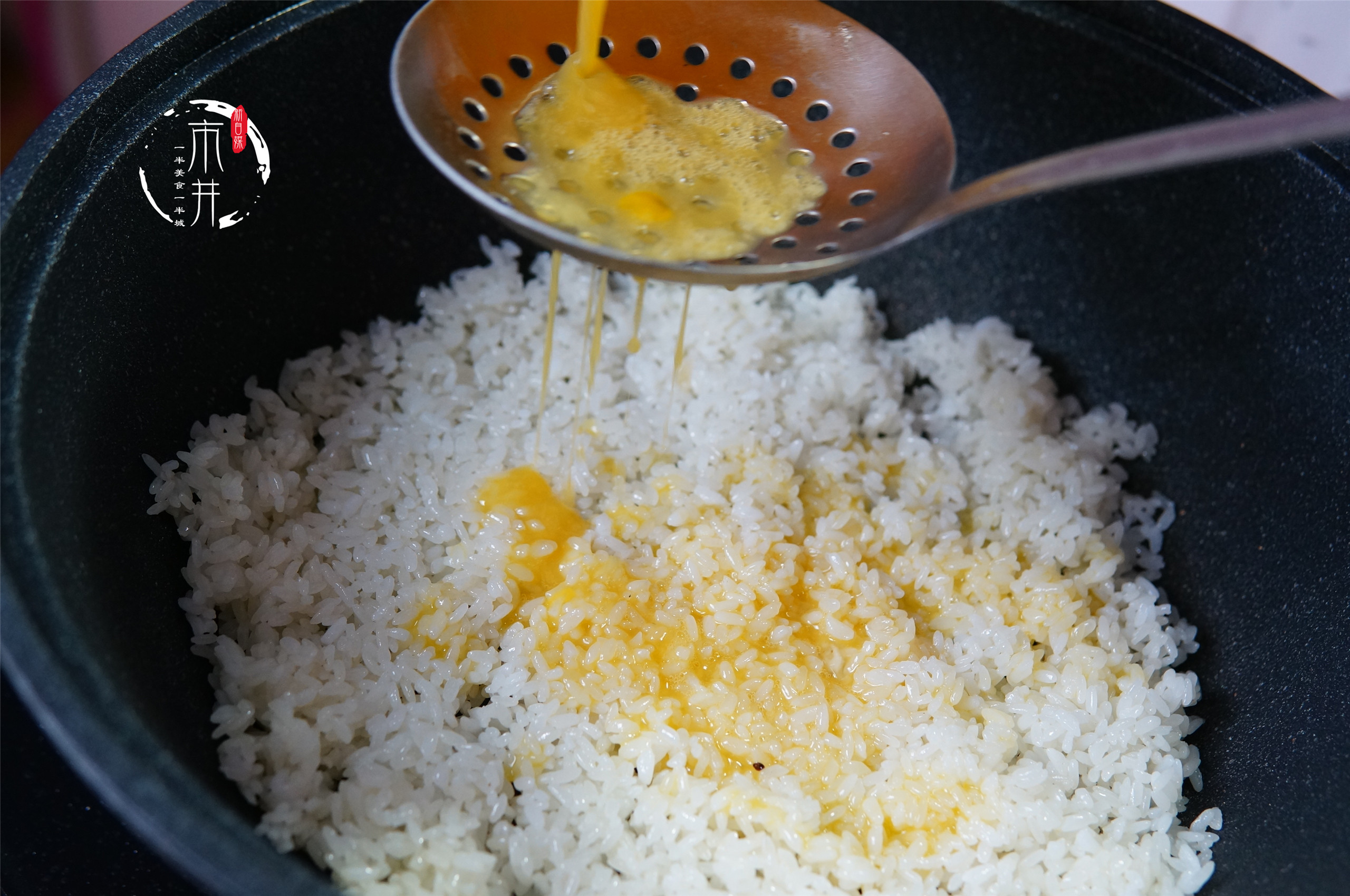 蛋炒饭米饭太黏了如何让米饭变干,蛋炒饭不放鸡蛋会粘锅是怎么回事