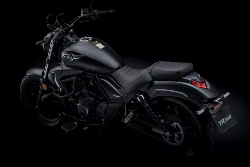 tr300豪爵好还是cb400f好,豪爵tr300都市版旅行版怎么选择