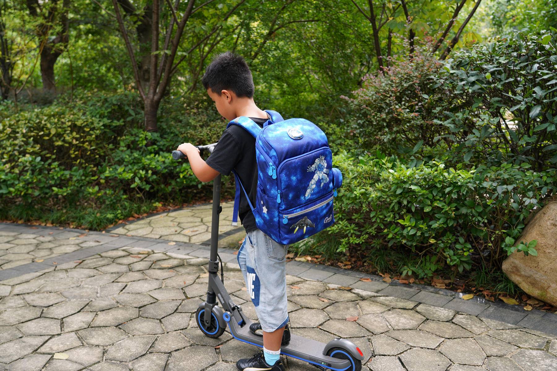 减负护脊书包比较,哪款书包减负护脊又轻便