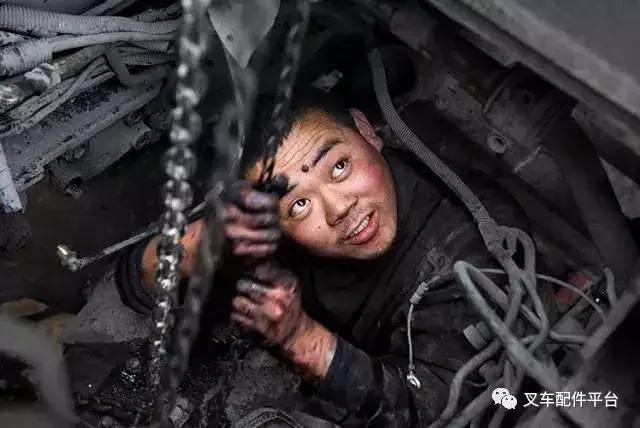 叉车师傅的辛苦与感受,别再抱怨养车难