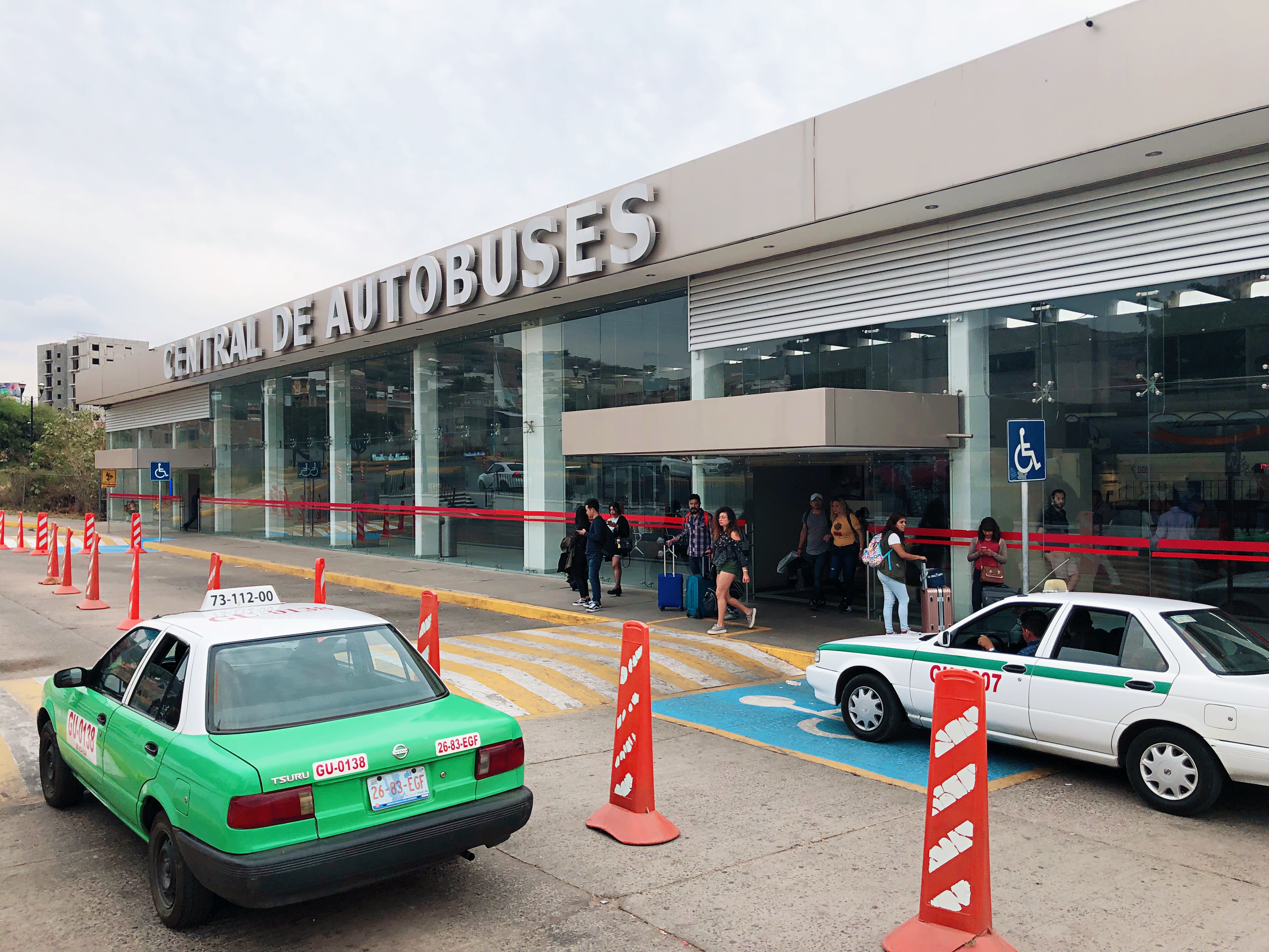 墨西哥大巴免费,墨西哥三辆大巴