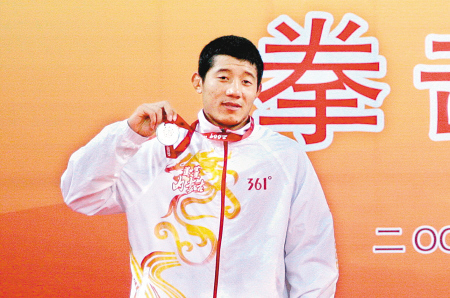 孟繁龙打贝特比耶夫,孟繁龙ko贝特比耶夫