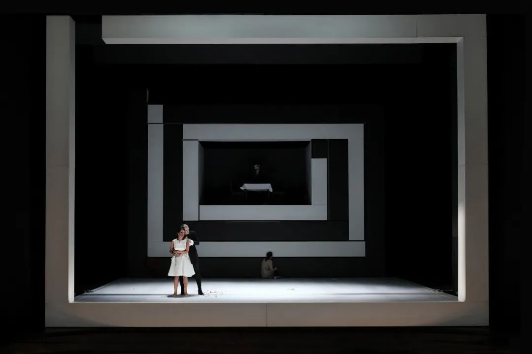 SebastianHannak/震撼心灵的舞台空间美学