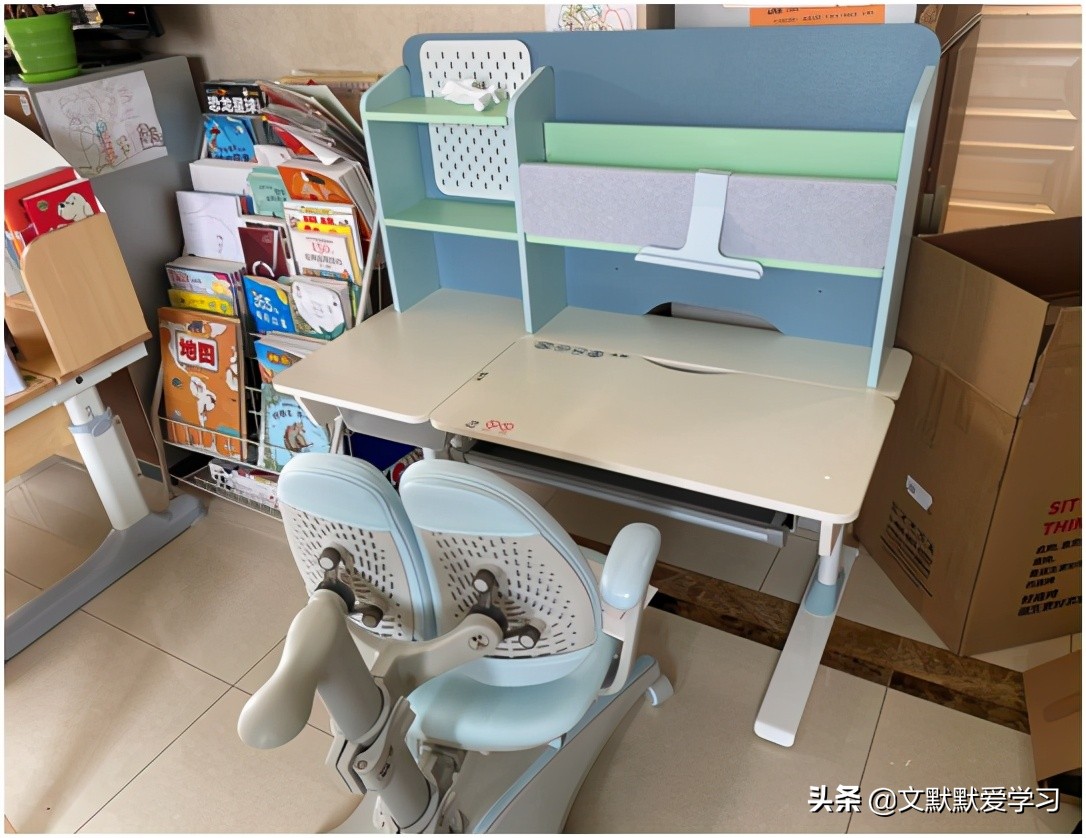 爱果乐学习桌和西昊学习桌哪个好,西昊学习桌和黑白调学习桌