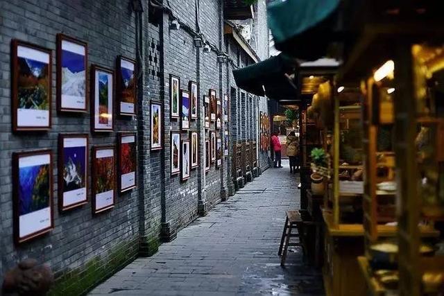 成都宽窄巷子五一旅游人山人海,宽窄巷子百年老街