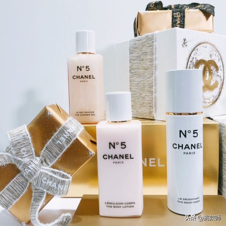 CHANEL香奈儿2020圣诞彩妆链带图腾，超美噢