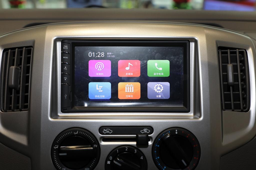 日产nv200测评视频,日产nv200通病与油耗