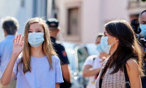 zara穿背心,西班牙王后莱蒂齐亚zara