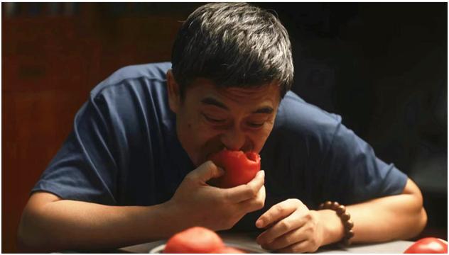 张嘉译吃面条,大口猛吸面条