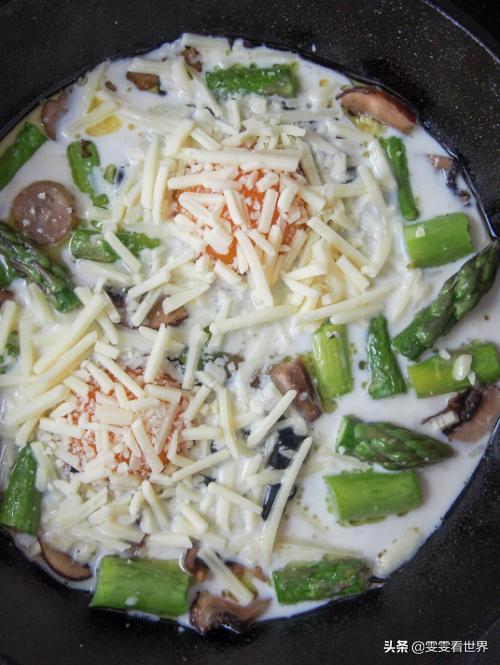 蘑菇芦笋爆蛋吐司,芦笋烤鸡蛋的做法视频