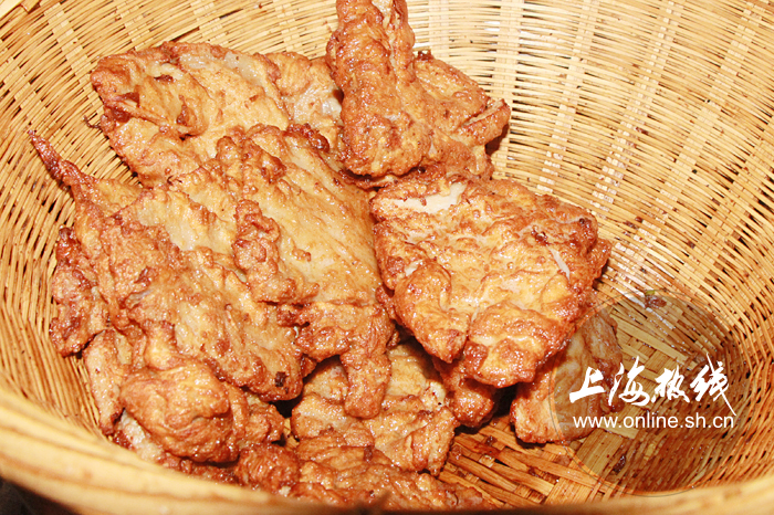 上海最好吃的辣酱油炸猪排,上海特色炸猪排辣酱油是标配