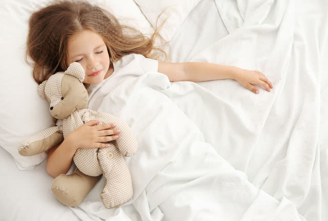 平卧和侧卧哪个睡觉姿势比较健康,俯卧睡觉姿势是怎样的