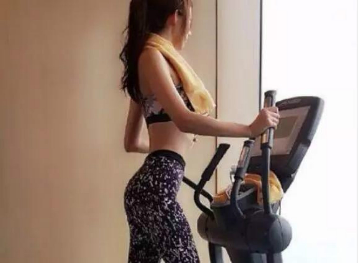 小女孩蚂蚁腰,十五岁俄罗斯少女蚂蚁腰