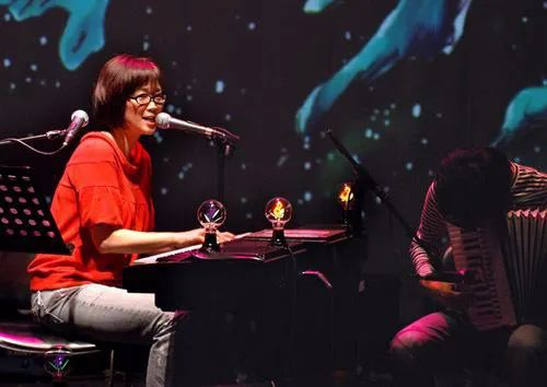 这辈子还能看到演唱会吗,还能再看到演唱会吗