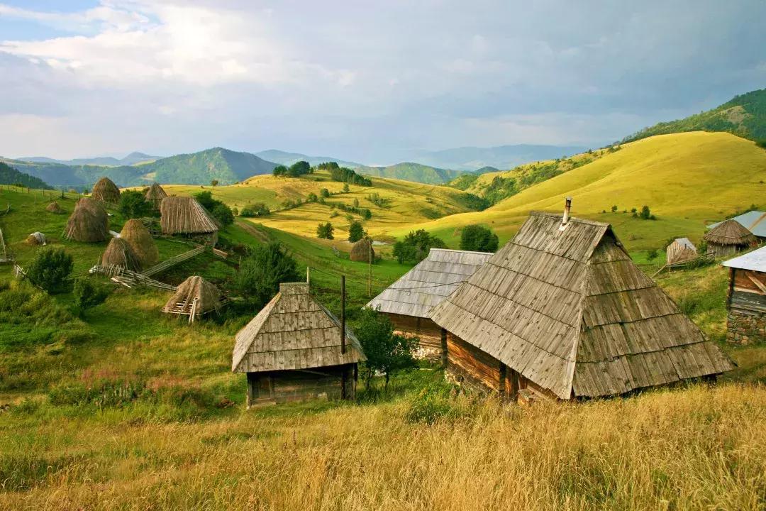 白本护照出境法国旅游免签吗,白本护照旅游去哪个国家比较好